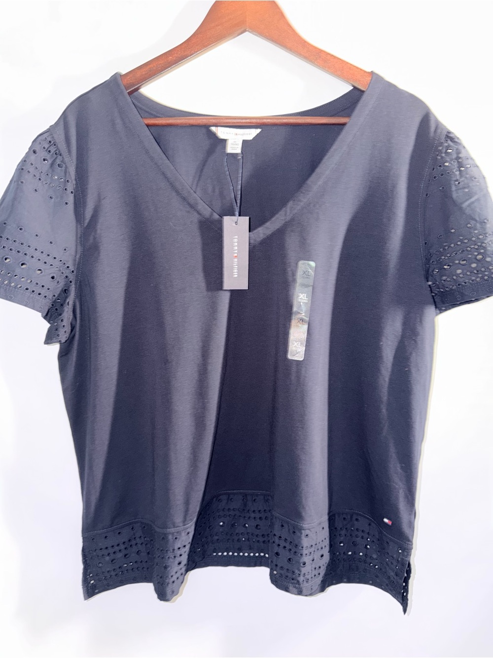 Tommy Hilfiger Navy Blue Eyelet V-Neck Short Sleeve Tee Size XL NWT Travel